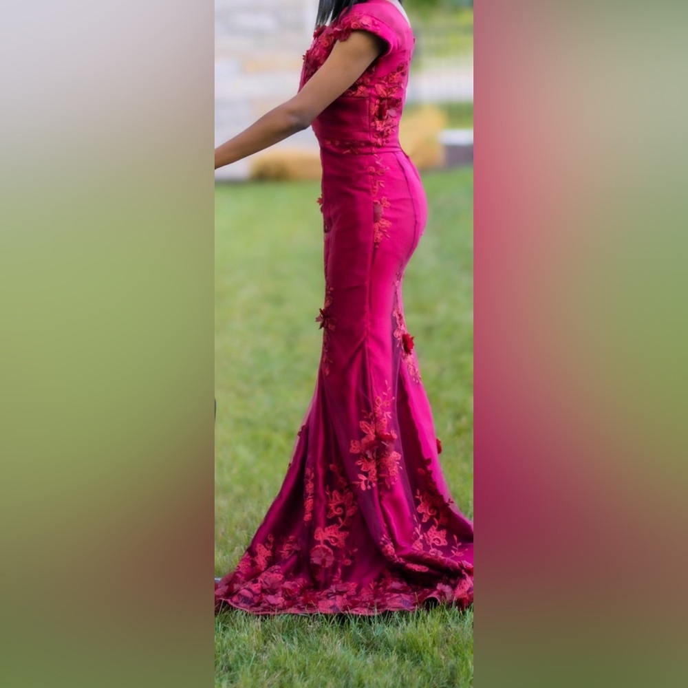 Elegant Fuchsia Lace-Appliqué Maxi Dress - Picture 5 of 7